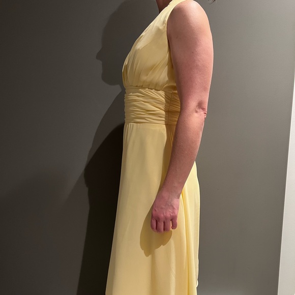 Yellow chiffon halter style dress - Picture 4 of 9